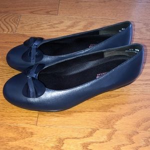 NBW Navy Leather pumps